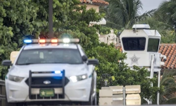 Убиен вооружен маж кој се обидел да влезе на имотот на Трамп, Мар-а-Лаго во Флорида