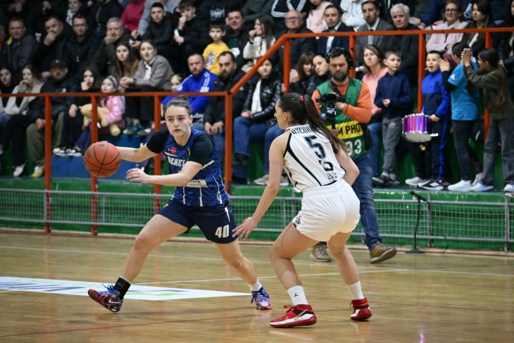 Четврта куп титула за кошаркарките на Баскет кам