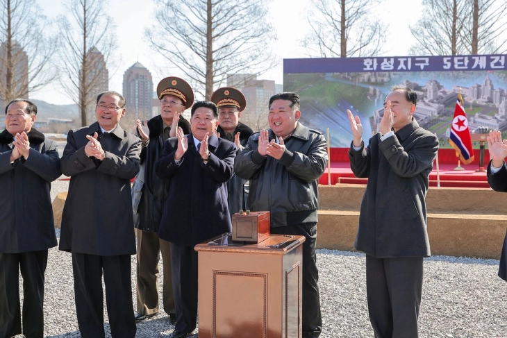 Ким повторно избран за генерален секретар на владејачката партија на Северна Кореја