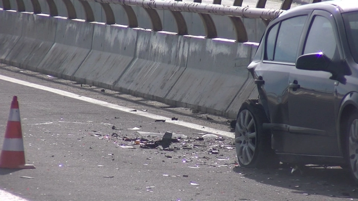 Осум возила учествувале во сообраќајна несреќа на автопатот Штип - Скопје