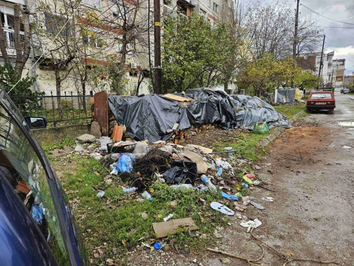 Стружани да ја исчистат дивата вегетација од тротоарите, во спротивно Комунално ќе ги фактурира трошоците за отстранување