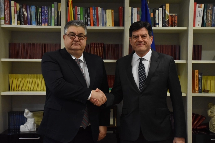 Минчев – Рокас: Зајакнување на мерит-системот и институционалната одговорност