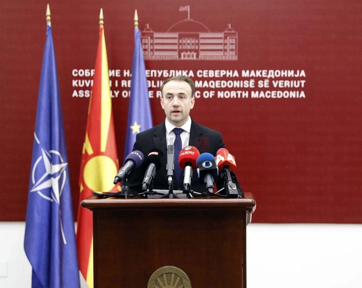 Stojanoski: Ndryshime të propozuara ligjore ku pagat e funksionarëve ulen për 10–13 mijë denarë,  fondet mbeten për qytetarët