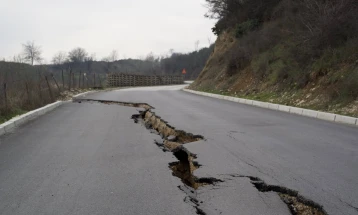 Стаменкоска Трајкоска: Затворен за сообраќај патот кон Теферич, се работи на изнаоѓање решение за трајна санација на оштетувањето