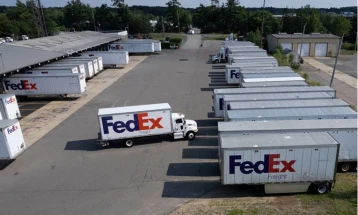 „ФедЕкс“ ја тужи администрацијата на Трамп, барајќи враќање на царините што ги платиле според законот за вонредни овластувања