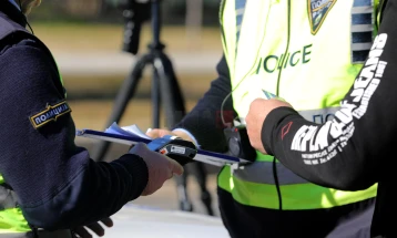 Privohen nga liria 15 shoferë për shkak të vozitjes pa patentë shoferi me ndalim aktiv dhe nën ndikimin e alkoolit