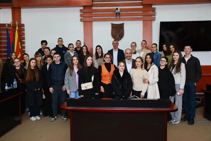 Велешки средношколци се запознаа со работата на Советот на Општина Велес