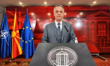 Leje e përkohshme e pirjes së duhanit në tarracat e lokaleve të hapura nga të paktën dy anët, ndalesë për cigare elektronike në hapësira të mbyllura, konfirmoi Aliu