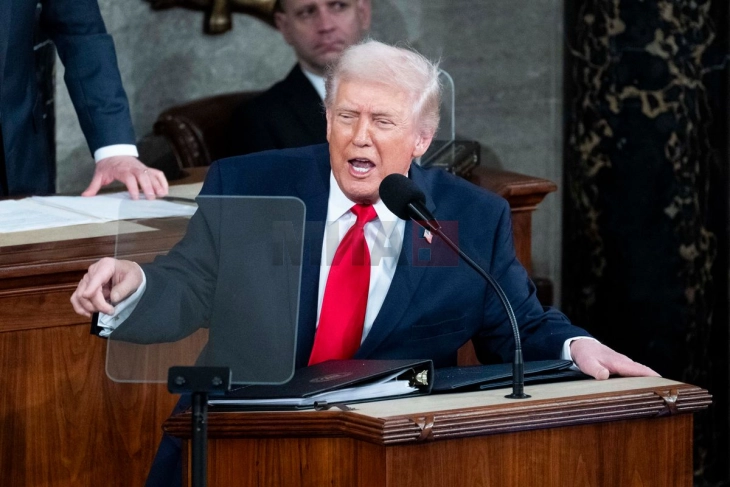 Трамп ги бранеше своите остри имиграциски политики