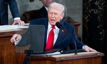 Трамп ги бранеше своите остри имиграциски политики