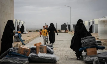 Сириските владини сили во кампот Ал Хол пронашле илјадници лица во „шокантни“ услови