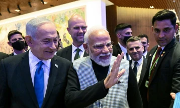 India's Modi expected to seal weapons deal on visit to Israel