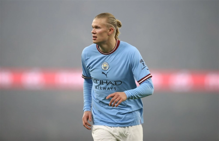 Барселона би можела да ги потпише Халанд или Алварез