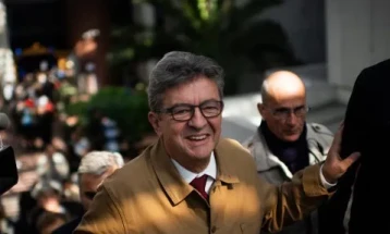 Мнозинството Французи повеќе сакаат да ја спречат крајната левица да дојде на власт отколку десницата