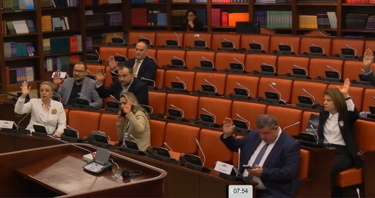 Në komisionin amë kaloi vendimi për koeficientët për llogaritjen e pagave të zyrtarëve