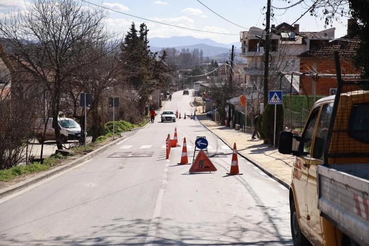 Поставени се нови „лежечки полицајци“ во велешката приградска населба Превалец и кај Стар Мост во Велес