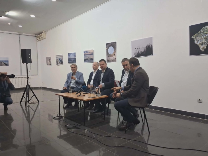 Трибина: Македонија има можност не само да се прилагоди, туку и да напредува доколку води паметна и избалансирана политика