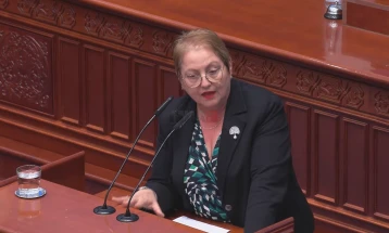 Janevska: Është koha e fundit që universitetet dhe shoqëria të bëjnë një marrëveshje për të punuar në dobi të të rinjve të cilët do të mbeten për të zhvilluar këtë vend