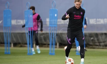 Барселона најмалку пет недели без повредениот Де Јонг