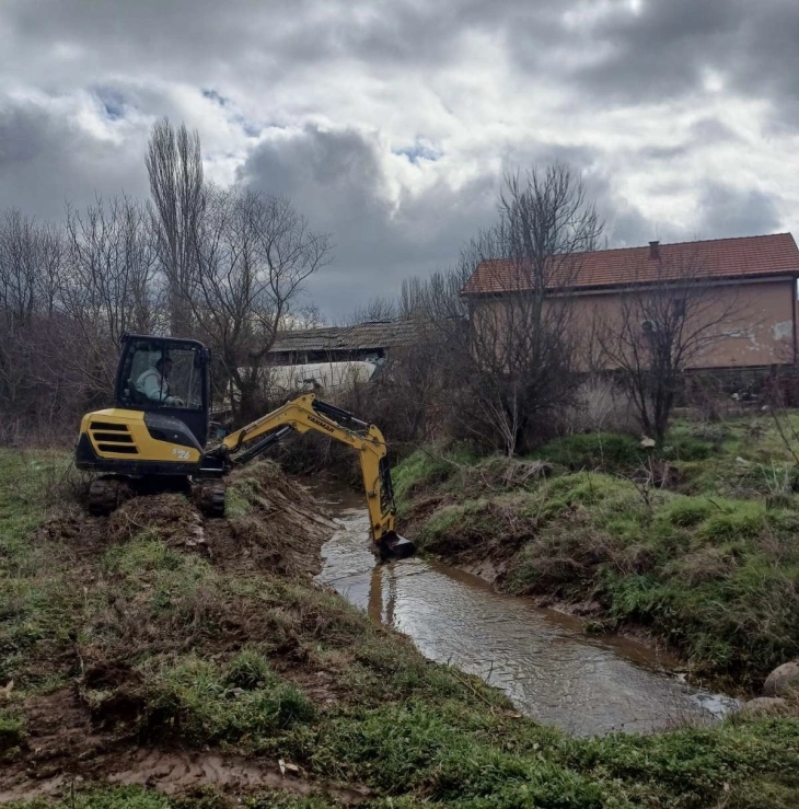 Општина Илинден продолжува со чистење на речните корита