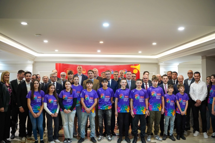 Мицкоски: Овие десетици илјади млади деца, кои во наредните месеци ќе се натпреваруваат, ќе израснат во луѓе што достоинствено ќе си ја промовираат татковината