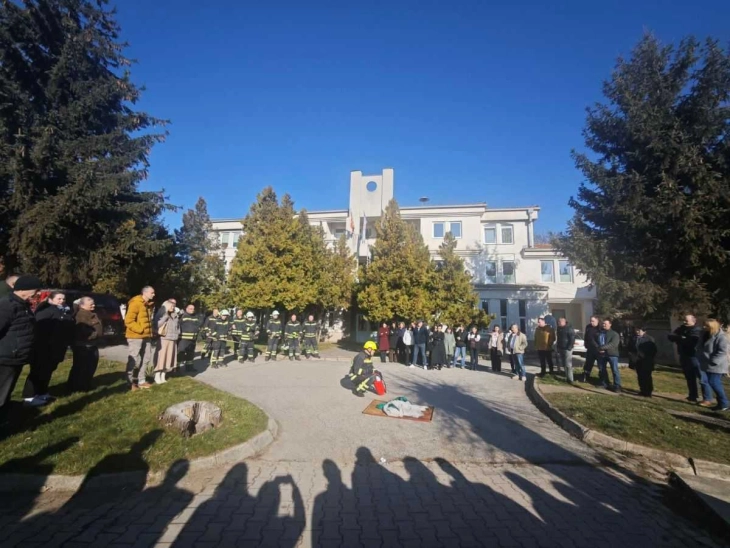 Показна вежба за евакуација и гаснење пожар во организација на ТППЕ Берово