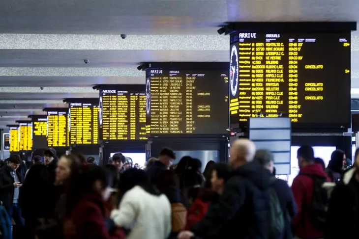 Вработените во неколку железнички компании во Италија од вечер стапуваат во штрајк