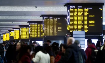 Вработените во неколку железнички компании во Италија од вечер стапуваат во штрајк