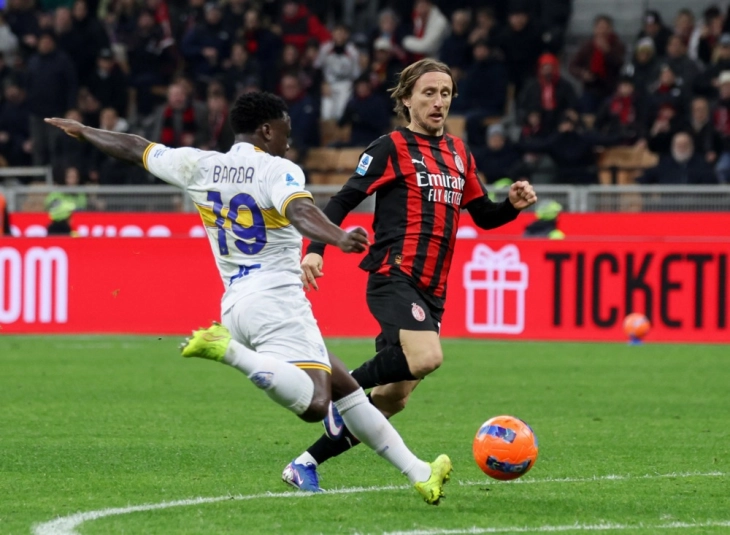 Милан чека на одговор на Модриќ