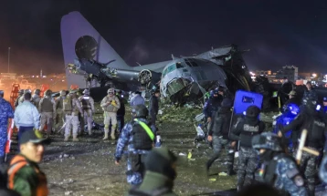 Најмалку 15 мртви во пад на боливиски воен авион