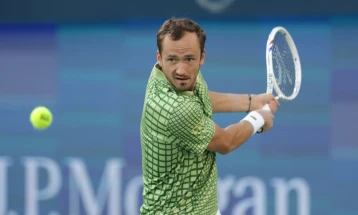 Медведев со неверојатен успех