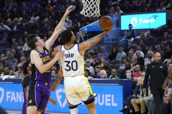 Неизвесно враќањето на Стеф Кари на теренот