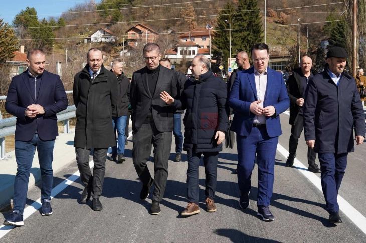 Mickoski: Është lëshuar në përdorim qarkorja e rikonstruktuar në Kriva Pallankë, vazhdojmë me realizimin e investimeve kapitale për projekte të Korridorit 8