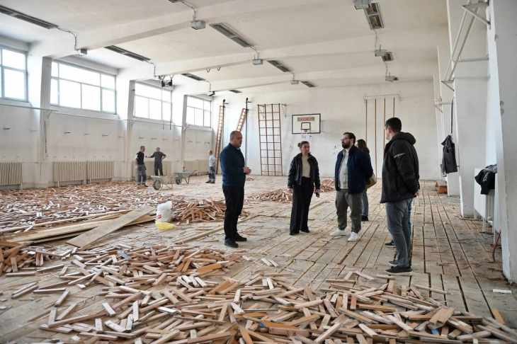 По 70 години се реконструира  спортската сала на ООУ „Панајот Гиновски“ во Бутел