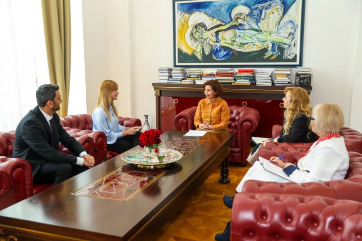 President Siljanovska-Davkova meets Roma Foundation for Europe and Roma Education Fund representatives