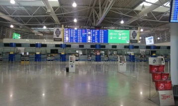 Во Грција приведен грузиски државјанин под сомнение дека фотографирал и следел воена база на Крит