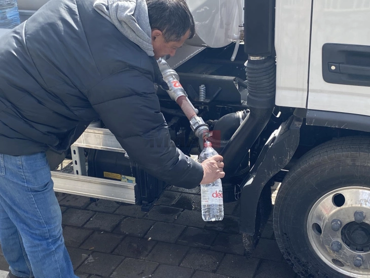 Стружани денеска од цистерна полнат чиста вода, матноста на водата од градскиот водовод втор ден во граници на нормала