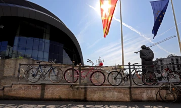 Weather: Sunny morning, cloudier skies later; high 17°C