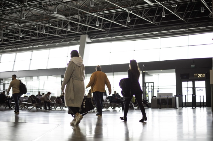 Досега 632 македонски државјани побарале евакуација, некои ќе се враќаат со чартер-летови, други со владиниот авион