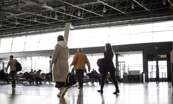 Досега 632 македонски државјани побарале евакуација, некои ќе се враќаат со чартер-летови, други со владиниот авион