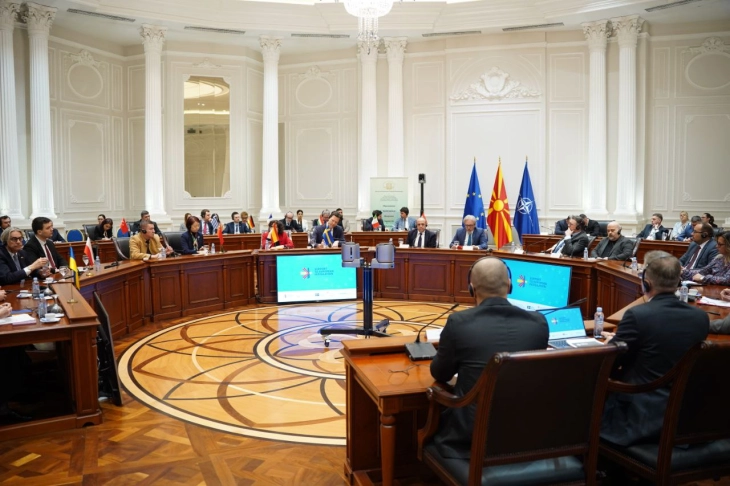 МОН: Преку јакнење на образованието на Ромите - ги јакнеме и силата на заедницата и нејзината општествена улога