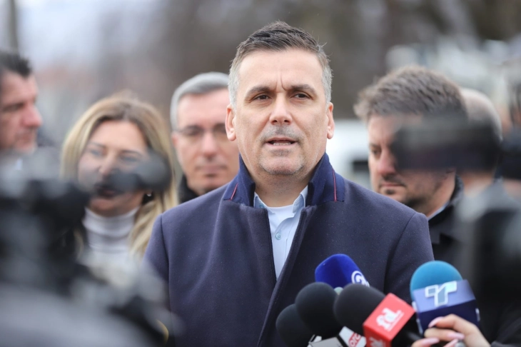 Министерот Хоџа на увид на инфраструктурни проекти во Струга