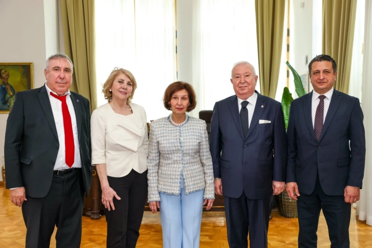 Siljanovska-Davkova meets Marmara Group Foundation President Akkan Suver