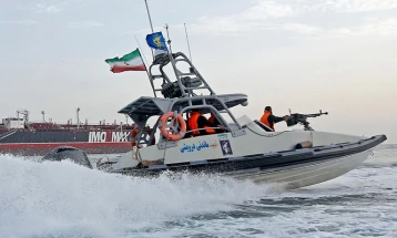 Иранската армија тврди дека погодиле американски танкер во Ормутскиот теснец