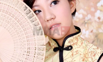 Традиција која опстојува со векови: Во Хонг Конг можете да проколнете, удирате и да го запалите својот непријател