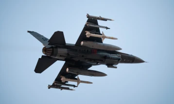 Franca miratoi praninë e përkohshme të aeroplanëve amerikanë në bazat lokale