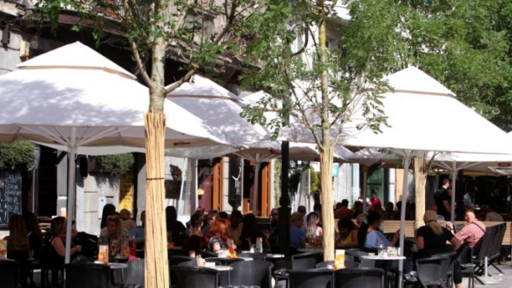 Угостителските услуги во февруари зголемени за 3,2 проценти