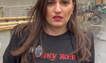 Зајкова го поднесе предлог законот за електронска нараквица за следење на насилниците во Собранието