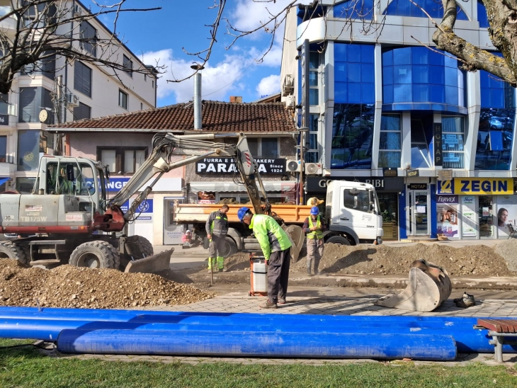Хоџа и Ќура извршија увид на градежните активности за замена на азбестни цевки на водоводната мрежа во Струга и колекторскиот систем Радожда - Елен Камен