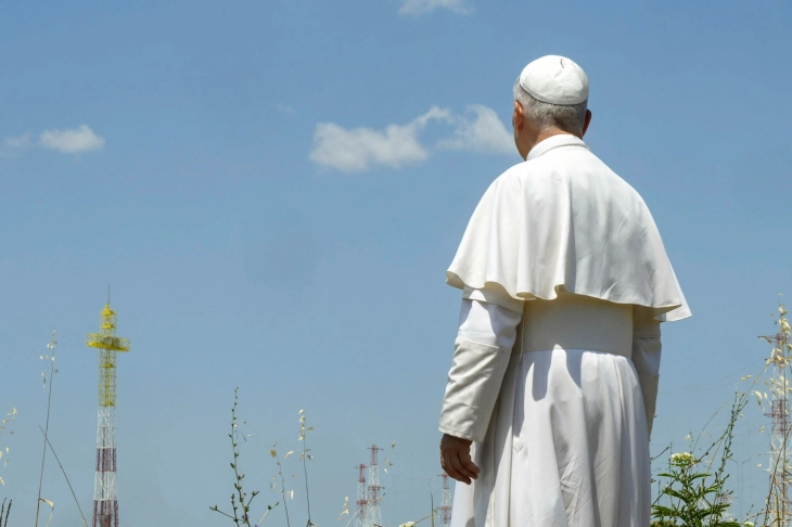 Папата Лав Четиринаесетти ги повикува светските лидери да се откажат од војната додека ескалира конфликтот на Блискиот Исток